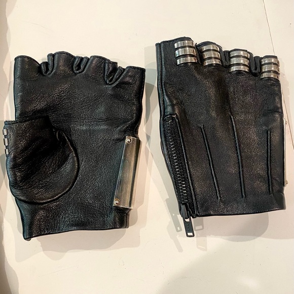 MAGESTY BLACK Leather Gloves with Silver Details - Picture 2 of 3